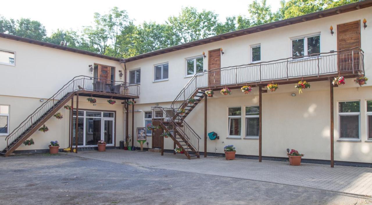 Apartment Black Der Sportschule Badura Lipcse Kültér fotó
